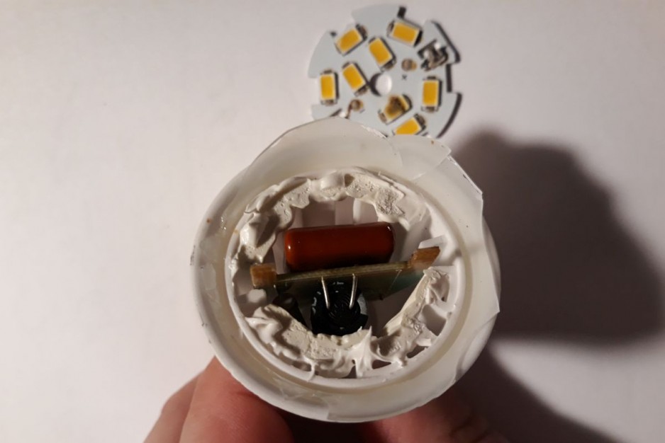 Uszkodzone źródło typu LED