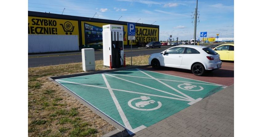Pierwsza szybka ładowarka o mocy 150 kW w Poznaniu