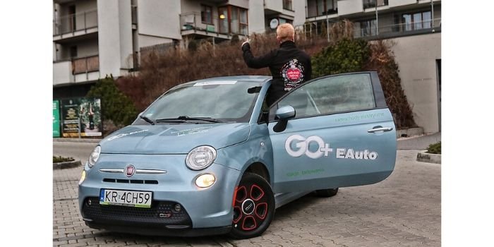 Licytacja dla WOŚP – elektryczny Fiat 500e