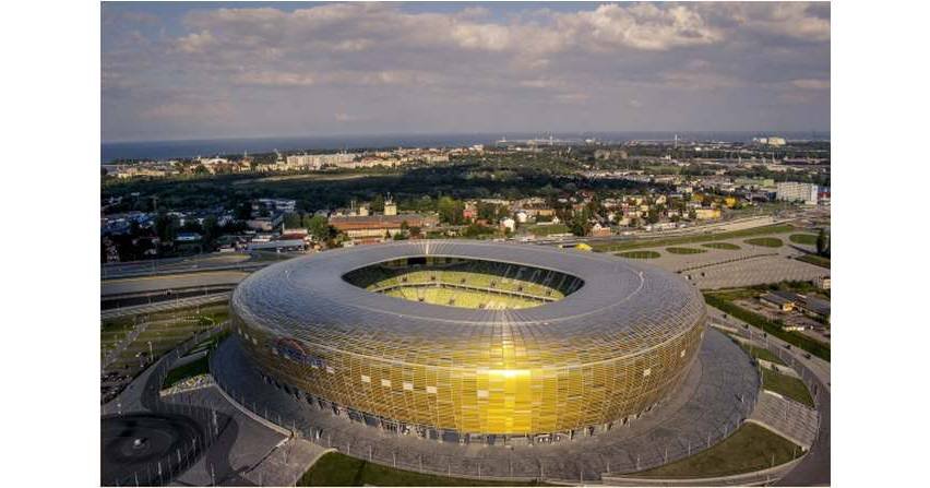 Zagrożenia związane z ochroną odgromową stadionu piłkarskiego - wyzwania naukowe w procesie projektowania sieci i instalacji elektrycznych