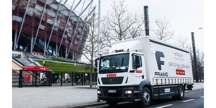 Poczta Polska i Żabka testują największą elektryczną ciężarówkę