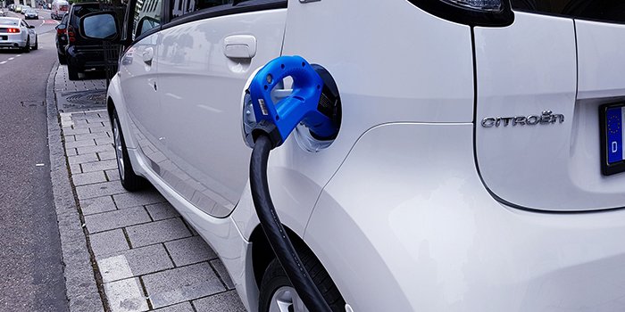 Płock planuje budowę stacji ładowania pojazdów EV