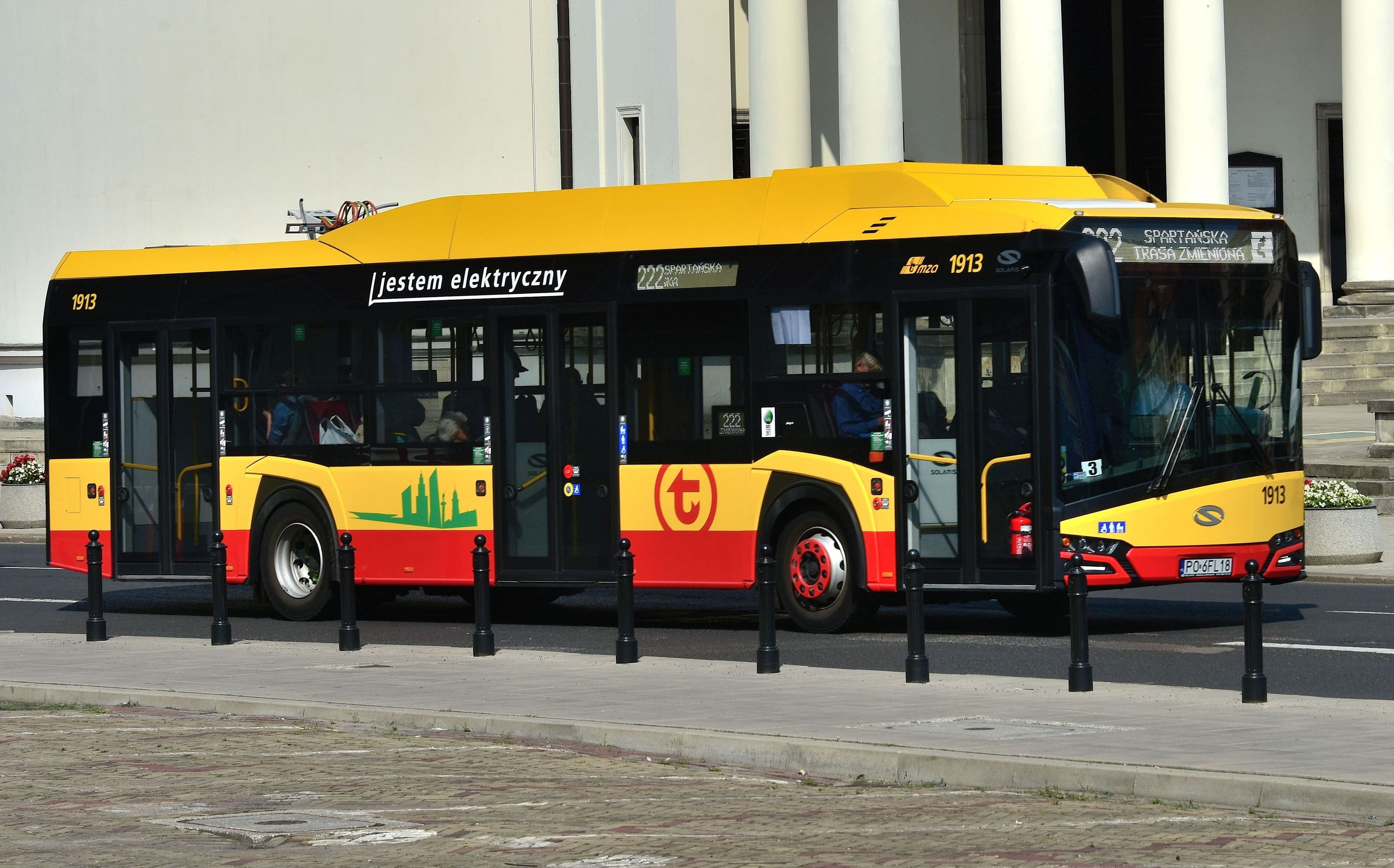 Silne mrozy skróciły zasięgi autobusów elektrycznych w Warszawie