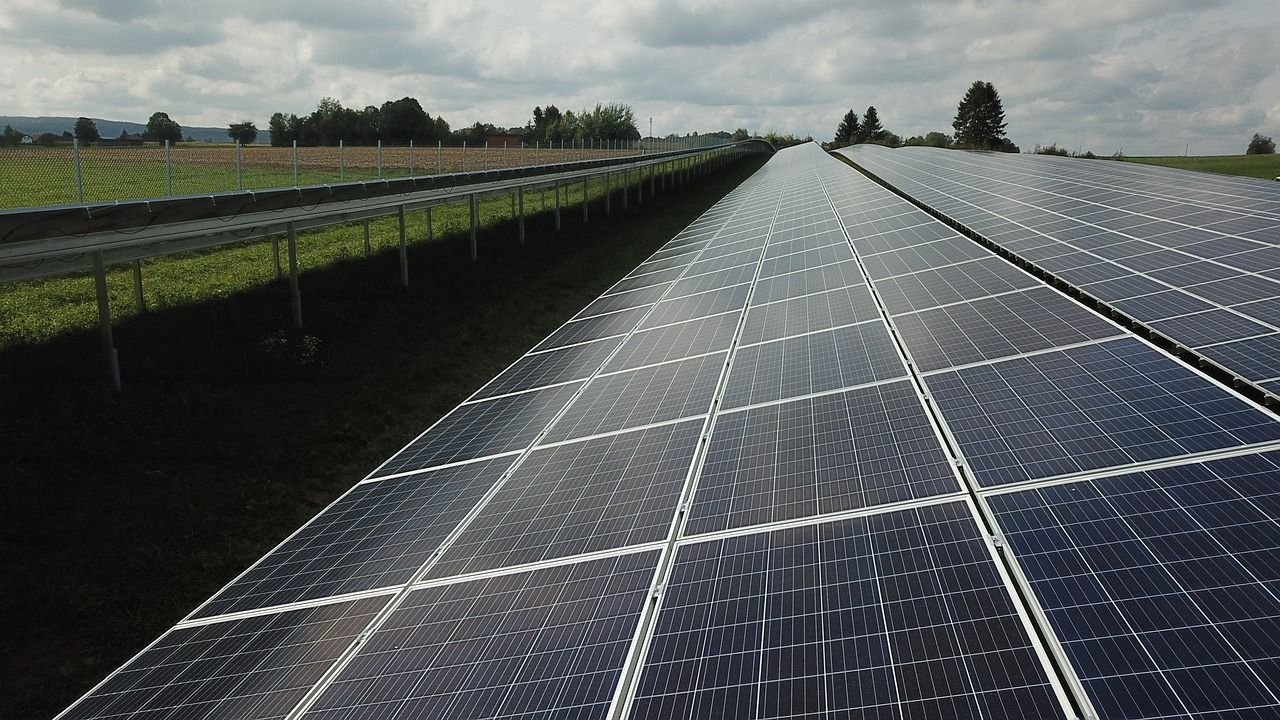 Photon Energy inwestuje w elektrownię słoneczną?