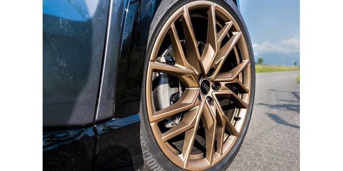 Licznik elektromobilności: hybrydy PHEV przeważają