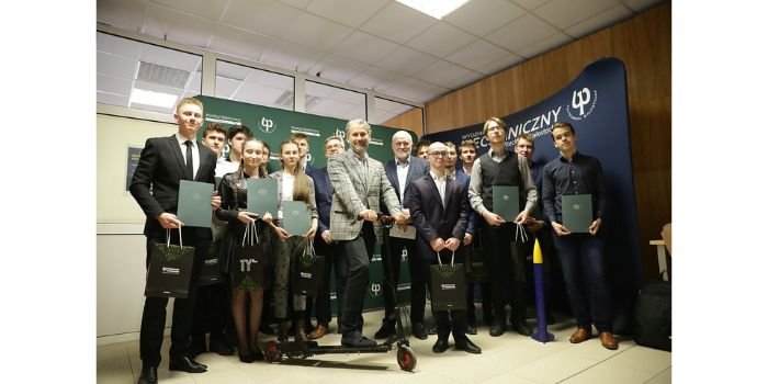 Pojazd hybrydowy, który NIE POTRZEBUJE akumulatora