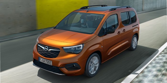 Opel pierwszym partnerem programu Karta Dużej Rodziny, oferującym auta elektryczne