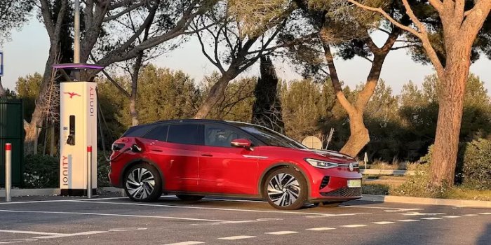 Auta elektryczne wciąż na fali w Norwegii