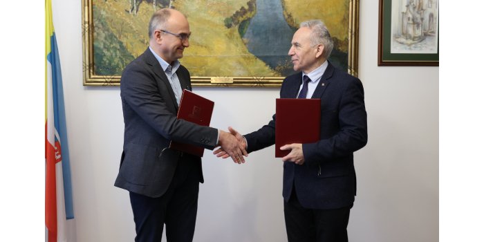 Schneider Electric i Politechnika Świętokrzyska skomercjalizują największą mikrosieć energetyczną w kraju