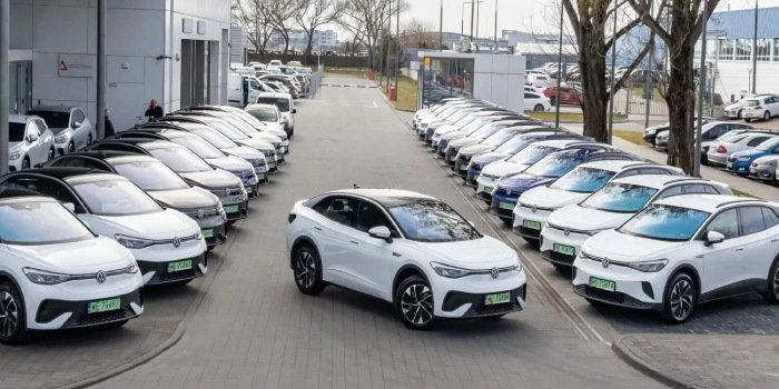 Coraz więcej aut elektrycznych w polskich firmach