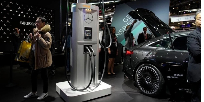 Mercedes inwestuje w sieć punktów szybkiego ładowania
