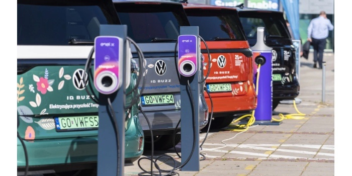 EFL ma atrakcyjną ofertę dla firm na zakup elektryków i stacji ładowania