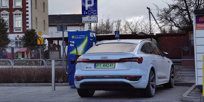 Koniec darmowego ładowania elektryków przy sklepach Lidl