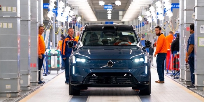 Volvo EX90 – pierwszy elektryk z paszportem bateryjnym