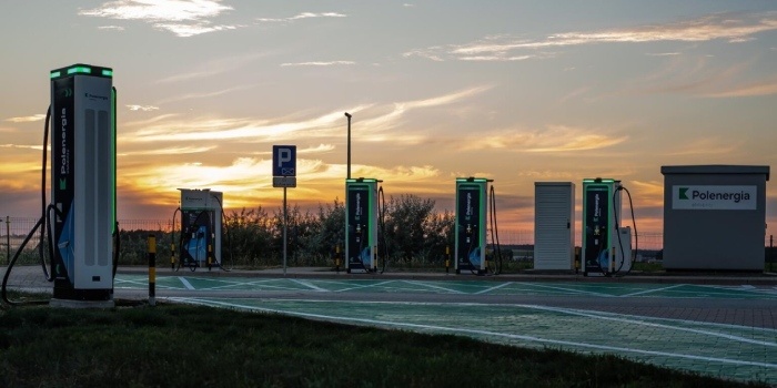 Polenergia postawiła 22 ultraszybkie stacje ładowania przy autostradzie A2