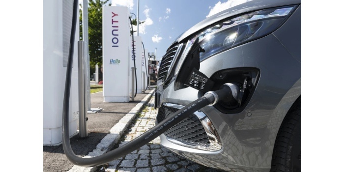 Niemcy wydadzą 500 mln euro na ładowarki przy budynkach wielorodzinnych