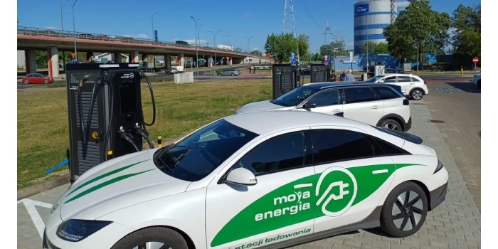 MOYA Energia uruchomiła pięć hubów ładowania 400 kW przy kluczowych trasach