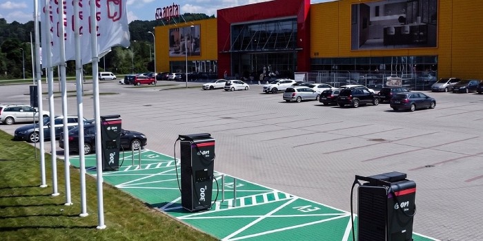 Przy sklepach meblowych Agata powstaną stacje szybkiego ładowania