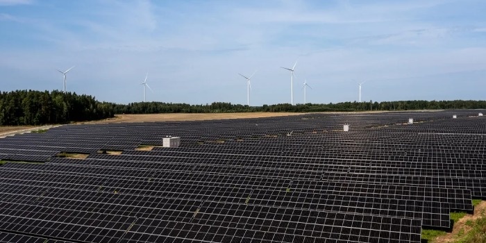 ORLEN uruchomił na Litwie przyzakładową farmę OZE o mocy 42,2 MW