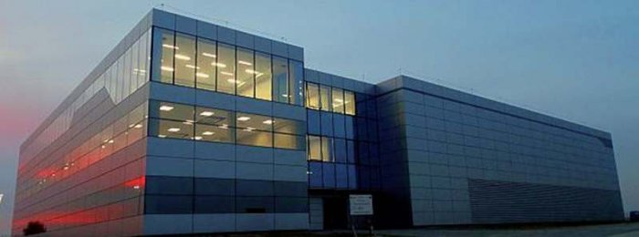 Fot. 1.  Nowoczesne data center w Alwerni pod Krakowem zbudowane przez firmę Polcom [źródło: http://biznes.interia.pl/gieldy/news/polcom-zakonczyl-budowe-nowego-data-center,2242980,1844]