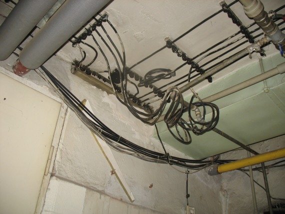 Fot. 1 „Wzorowa” instalacja w piwnicy budynku wielorodzinnego