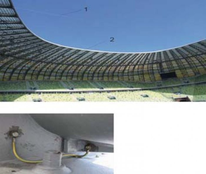 Rys. 7. Elementy systemu ochrony odgromowej stadionu: a) zwody w postaci przewodów (1) oraz dźwigarów zadaszenia trybun (2), b) przewód bocznikujący przegub między konstrukcją wsporczą i fundamentem