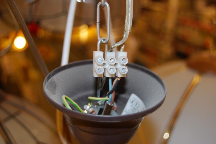 Fot. 1. Widok opraw oświetleniowych zasilanych w energię elektryczną z pominięciem przewodu ochronnego
