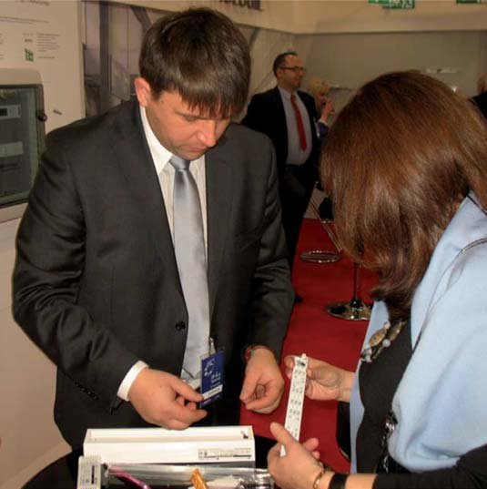 Przykład wymiennych modułów LED w oprawie awaryjnej