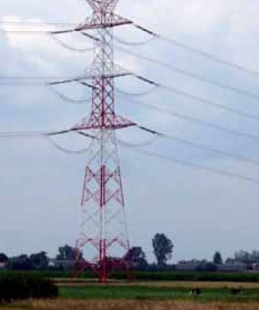 Fot. 1. Napowietrzna linia elektroenergetyczna 400 kV – grupa I (przedsięwzięcia mogące zawsze znacząco oddziaływać na środowisko)