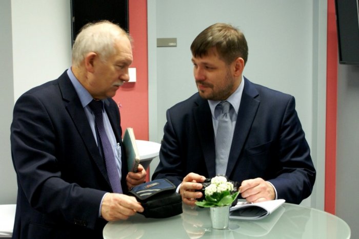 Przerwa kawowa to zawsze okazja nie tylko do "uzupełnienia energii", ale i do omówienia prezentacji i wykładów, zadania dodatkowych pytań autorom, a także rozmów biznesowych czy wymienienia "branżowych plotek".
