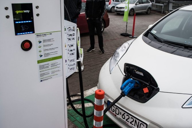 W centrach handlowych Auchan pojawią się nowe ładowarki do samochodów elektrycznych
Fot. GreenWay Polska