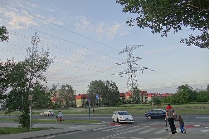 W istniejących uwarunkowaniach techniczno-ekonomiczno-społecznych coraz częściej optymalnym wyborem jest decyzja budowy nowej linii elektroenergetycznej lub jej fragmentu jako linii kablowej.