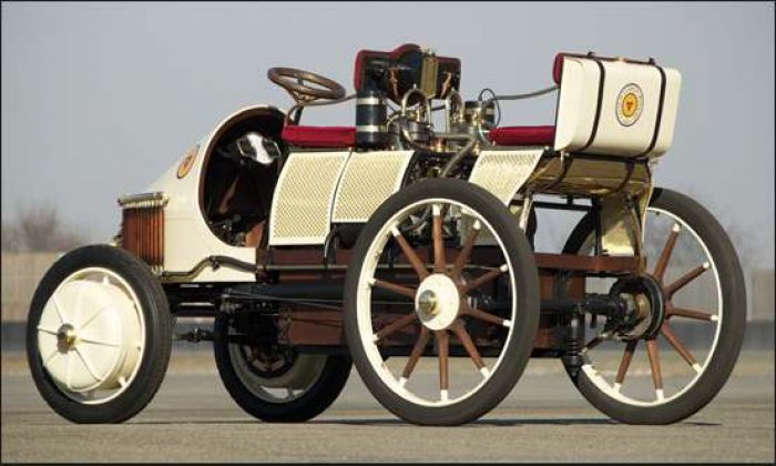 Fot. 2. Pierwszy pojazd hybrydowy Lohner-Porsche Mixte Hybrid, 1900 r.