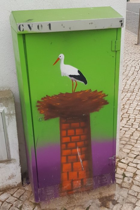 Elektroenergetyka w sztuce: obudowy elektryczne i street-art. Miejsce: Carvoeiro, Portugalia.