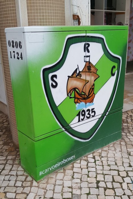 Elektroenergetyka w sztuce: obudowy elektryczne i street-art. Miejsce: Carvoeiro, Portugalia.