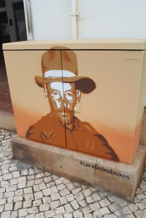 Elektroenergetyka w sztuce: obudowy elektryczne i street-art. Miejsce: Carvoeiro, Portugalia.