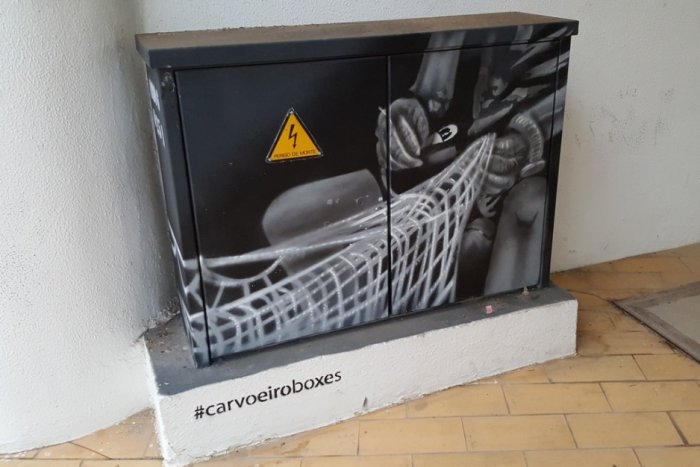 Elektroenergetyka w sztuce: obudowy elektryczne i street-art. Miejsce: Carvoeiro, Portugalia.