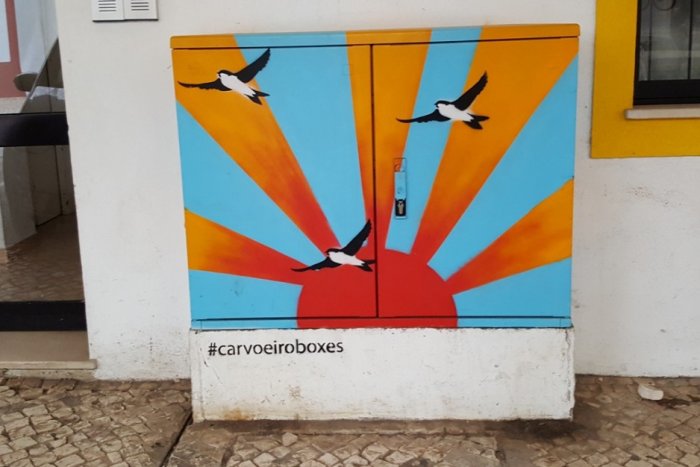 Elektroenergetyka w sztuce: obudowy elektryczne i street-art. Miejsce: Carvoeiro, Portugalia.
