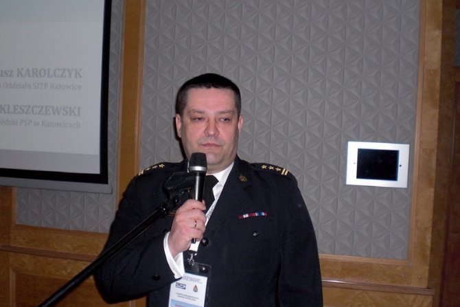 Śląski Komendant Wojewódzki PSP st. bryg. Jacek Kleszczewski  przemawia w trakcie otwarcia konferencji
Fot. ww