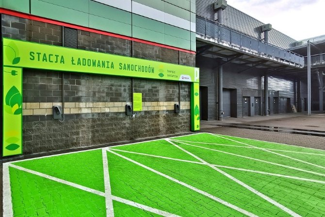 Nowe stacje ładowania pojazdów w Manufakturze
Fot. mat. pras.