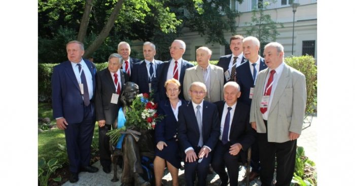 Uroczyste odsłonięcie pomnika prof. Mieczysława Pożaryskiego
