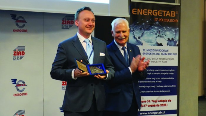 Medal Prezesa SEP za produkt: energoelektroniczny przekształtnik SVG OPTIVAR do kompensacji mocy biernej i poprawy jakości energii elektrycznej odebrała firma ELMA ENERGIA Sp. z o.o.
