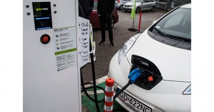 Stacje ładowania Greenway na stacjach paliw AMIC Energy