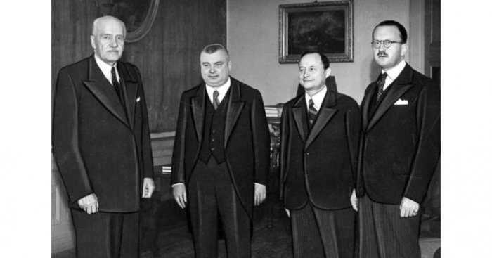 Delegacja SEP u Prezydenta RP (z okazji XX-lat SEP, czerwiec 1939); od lewej: prezydent RP Ignacy Mościcki, Kazimierz Szpotański (prezes SEP), Alfons Hoffmann (wiceprezes SEP), J&oacute;zef Podoski (sekretarz generalny SEP)