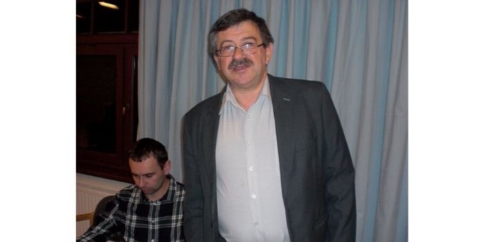Kierownik studi&oacute;w, dr inż. Kazimierz Herlender, zapowiada pierwszy wykład, fot. WW