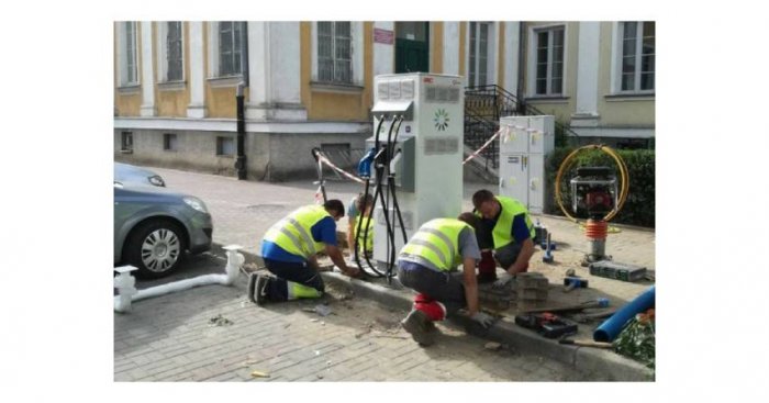 Stacja ładowania pojazd&oacute;w elektrycznych w Siedlcach.
Fot. siedlce.pl