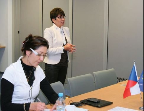 Fot. 8. O Dolnośląskim Parku Innowacji i Nauki opowiada prezes zarządu Lidia Ciesielska, a tłumaczy Karina Kurek