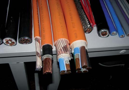 przyklady konstrukcji ognioodpornych kabli elektromagnetycznych