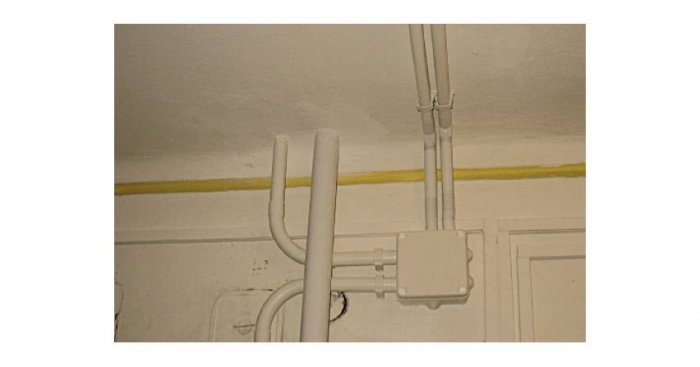 Fot. 1. Wzajemne usytuowanie instalacji w modernizowanych budynkach jest bardzo skomplikowane
Fot. K. Kuczyński