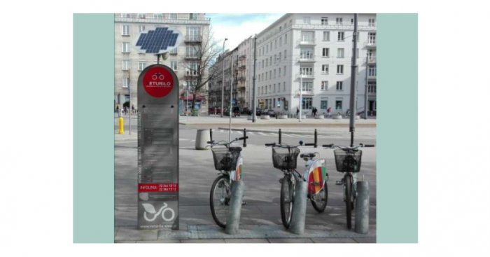 Przykładowa instalacja autonomicznie zasilana energią słoneczną stacji użytkowników Veturilo – Warszawskiego Roweru Publicznego przy pl. Konstytucji.
fot. G. Mazurek